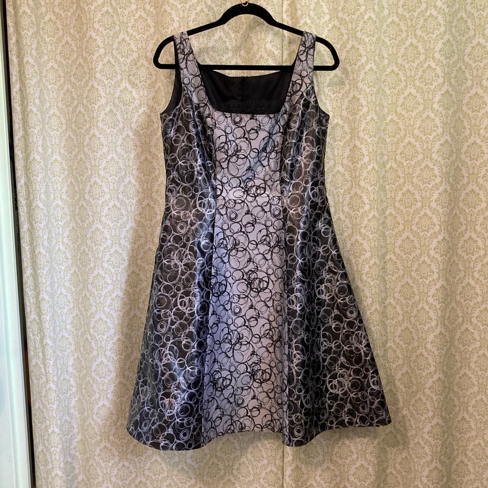 ✨2x HOST PICK✨ Silvery gray and black brocade dress - Picture 4 of 8